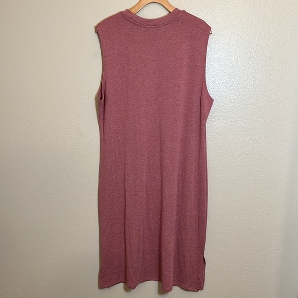 *3/$15* Bundle of Dip Shirt and Dress - Picture 5 of 15